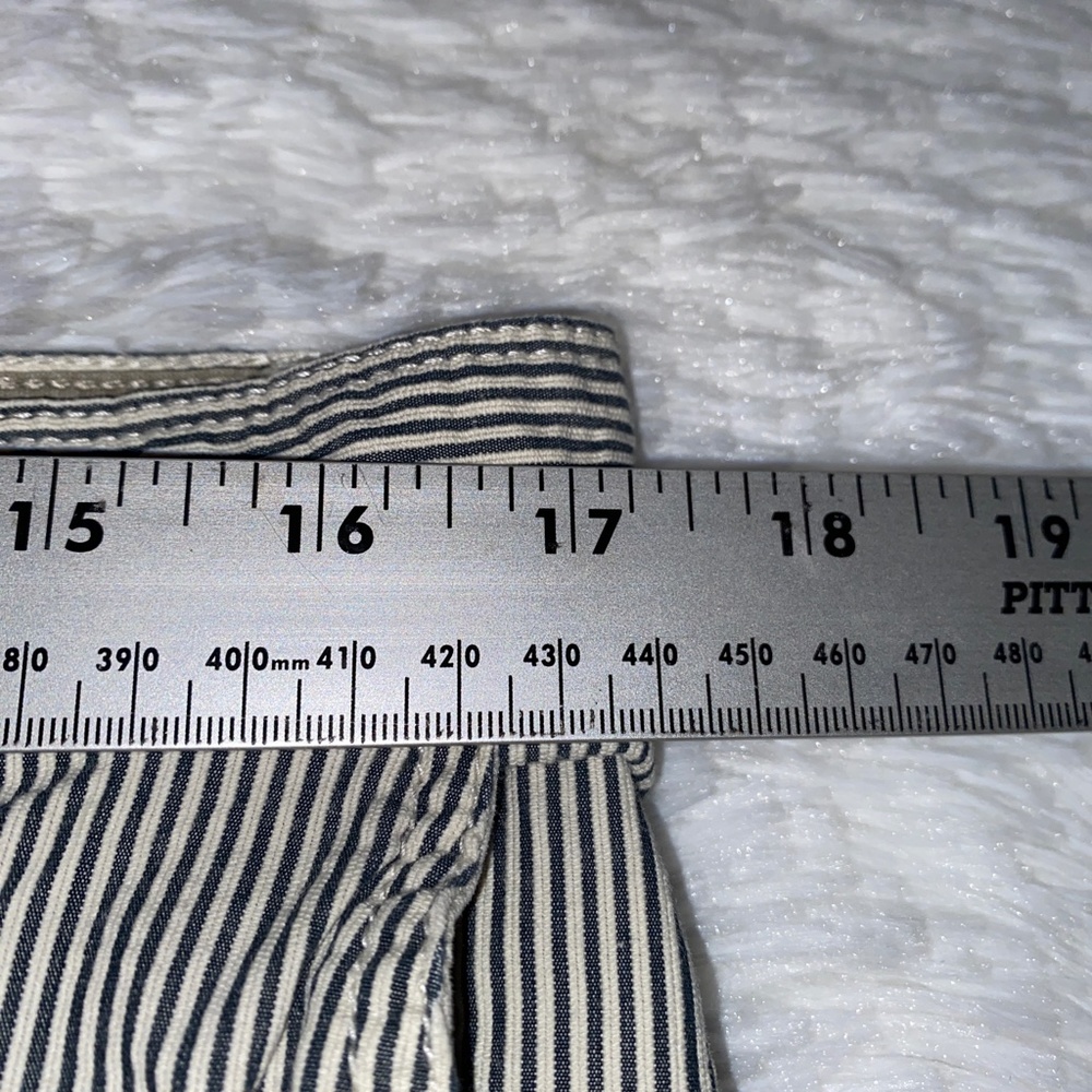 Striped Izod Cargo shorts in Excellent Condition - Picture 3 of 4